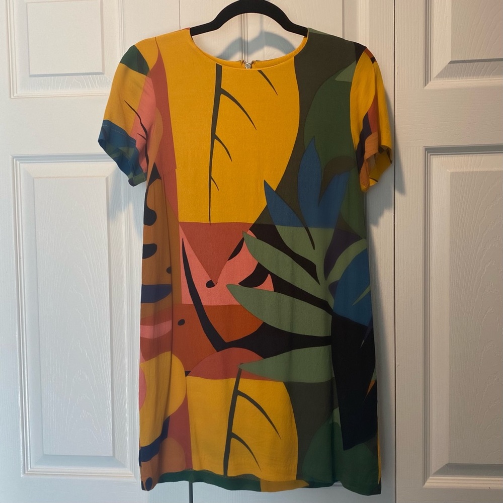 Vici Brightly Colored Tropical Print Short Sleeve Fully-Lined Shift Mini Dress